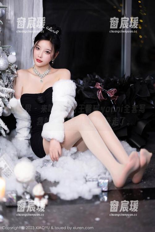 语画界 - 来吧，直击王馨瑶yanni全套写真：我的视线被那裤里丝牵走了。-窗宸瑗