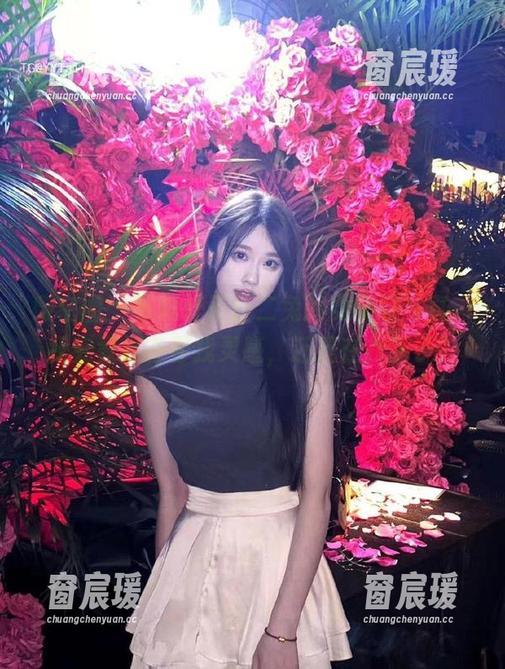 微密圈 - 下载轩子巨二兔的女仆装写真，我究竟是在寻找灵感，还是在找乐子？-窗宸瑗