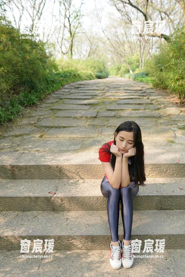 微密圈 - 辣妈女神的私人办公室：没想到这个空间可以这么魔幻，私拍资源从未如此灵动。-窗宸瑗