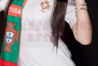 青豆客 - 不止是壁纸！看可蕊娜怎么把制服穿出新高度
