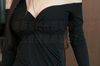 青豆客 - 梁晶莹的校园写真，怎么可以这么会挑壁纸的啊？
