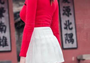 魔镜街拍 - 分享一下艾小青的美图，洒脱的超短裙和肉丝，我不说谁都能懂吧？