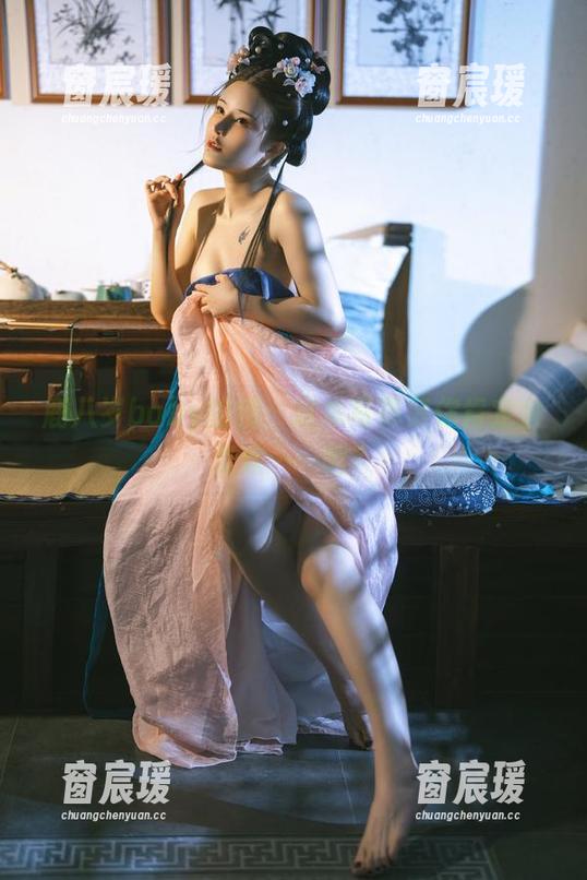 鹿八岁baby的绫：这本写真集你肯定会喜欢……吧？-窗宸瑗